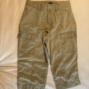 Women’s cargo Capri pants